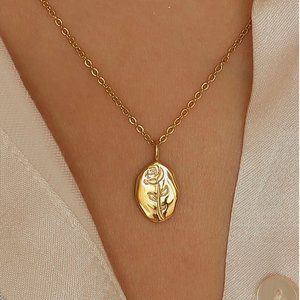 NEW 18K Gold Plated Embossed Rose Pendant Necklace